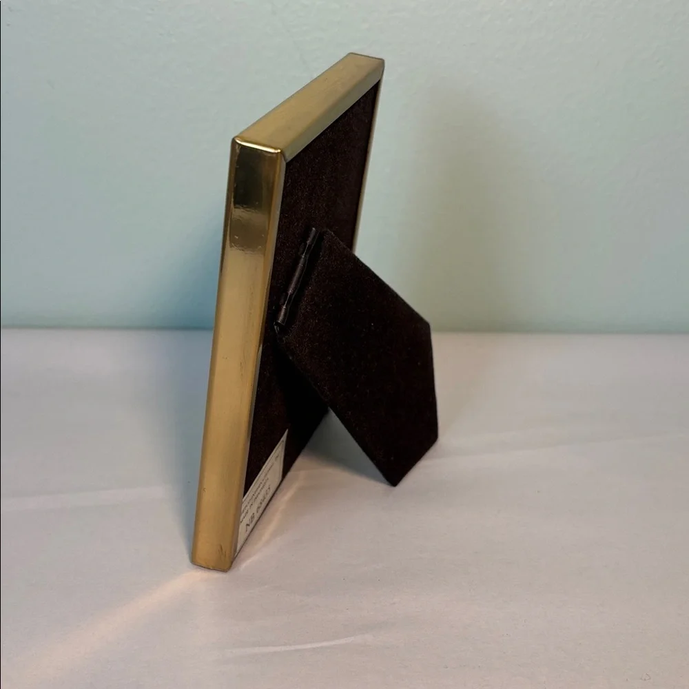Fetco International Inc Elegant Gold Tone Picture Frame